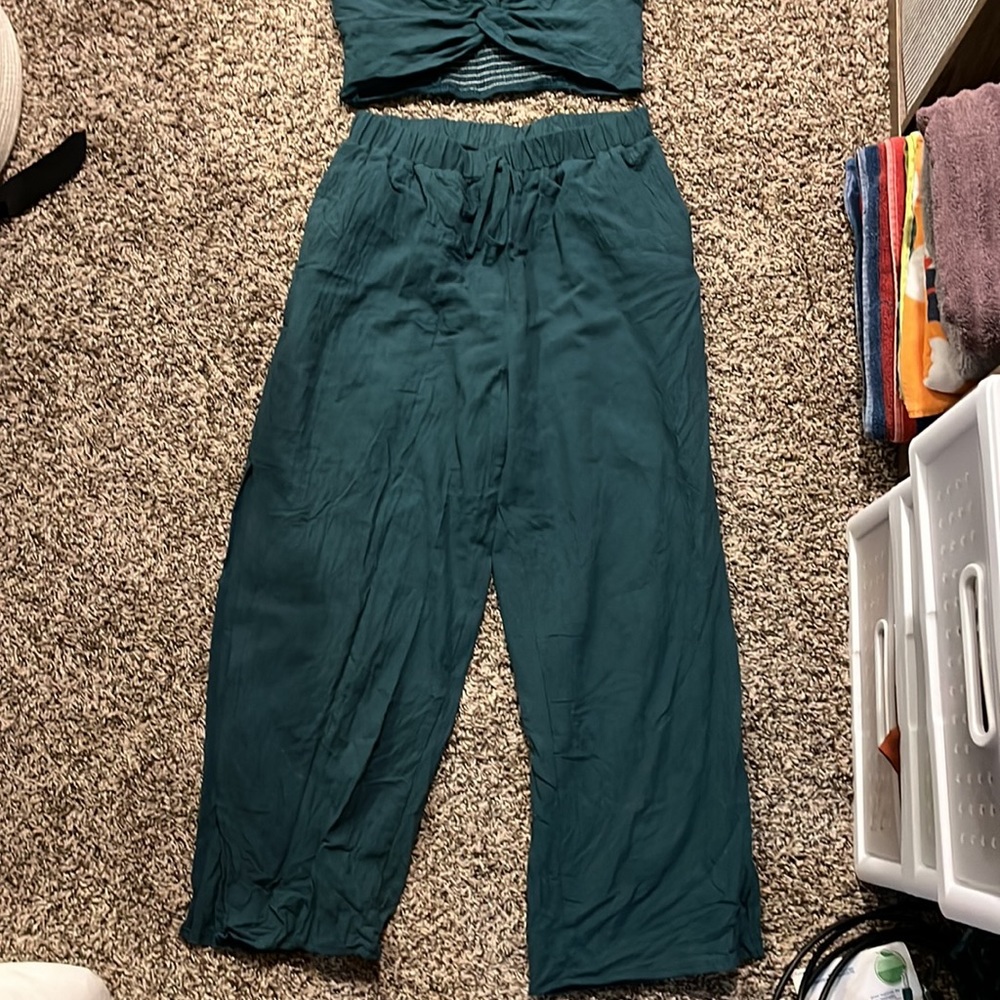 2 Piece Set - Picture 2 of 6
